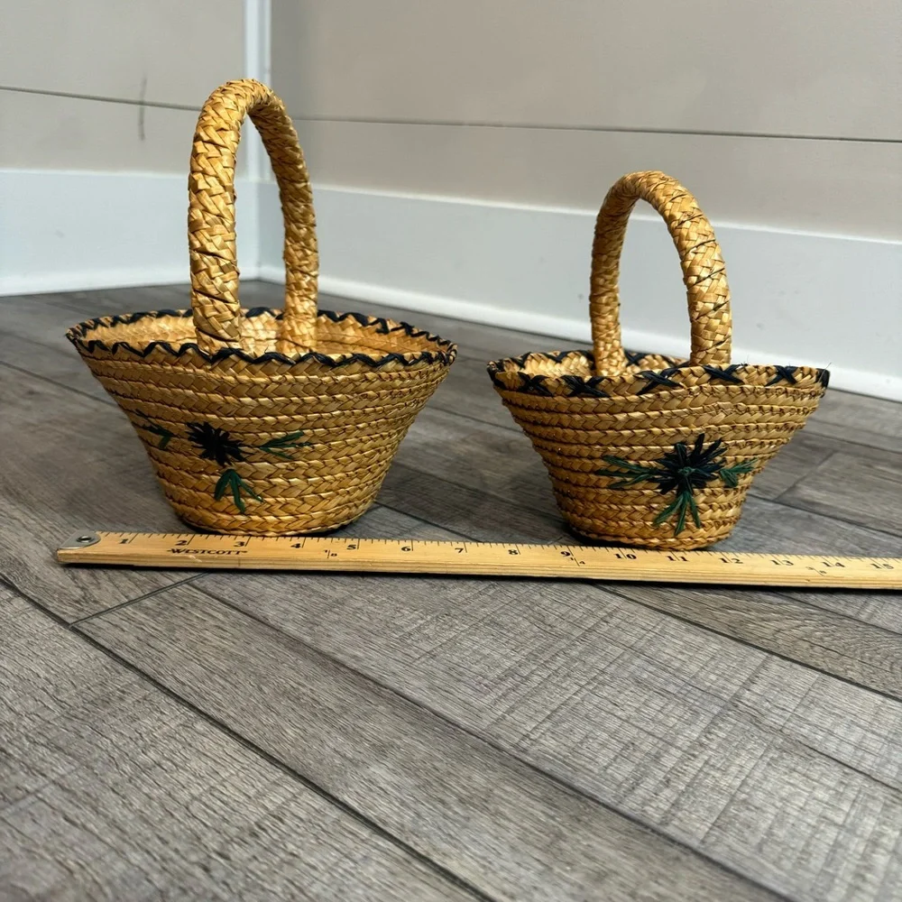 Set of 2 Small Vintage Floral Straw Nesting Baskets